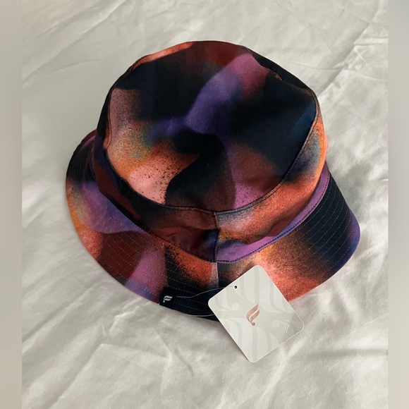Fabletics reversible bucket hat - Picture 2 of 4